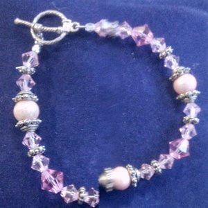 LILLIANS DESIGNS - BEAUTIFUL DELICATE BEADED PINK AND PEARL BRACELET